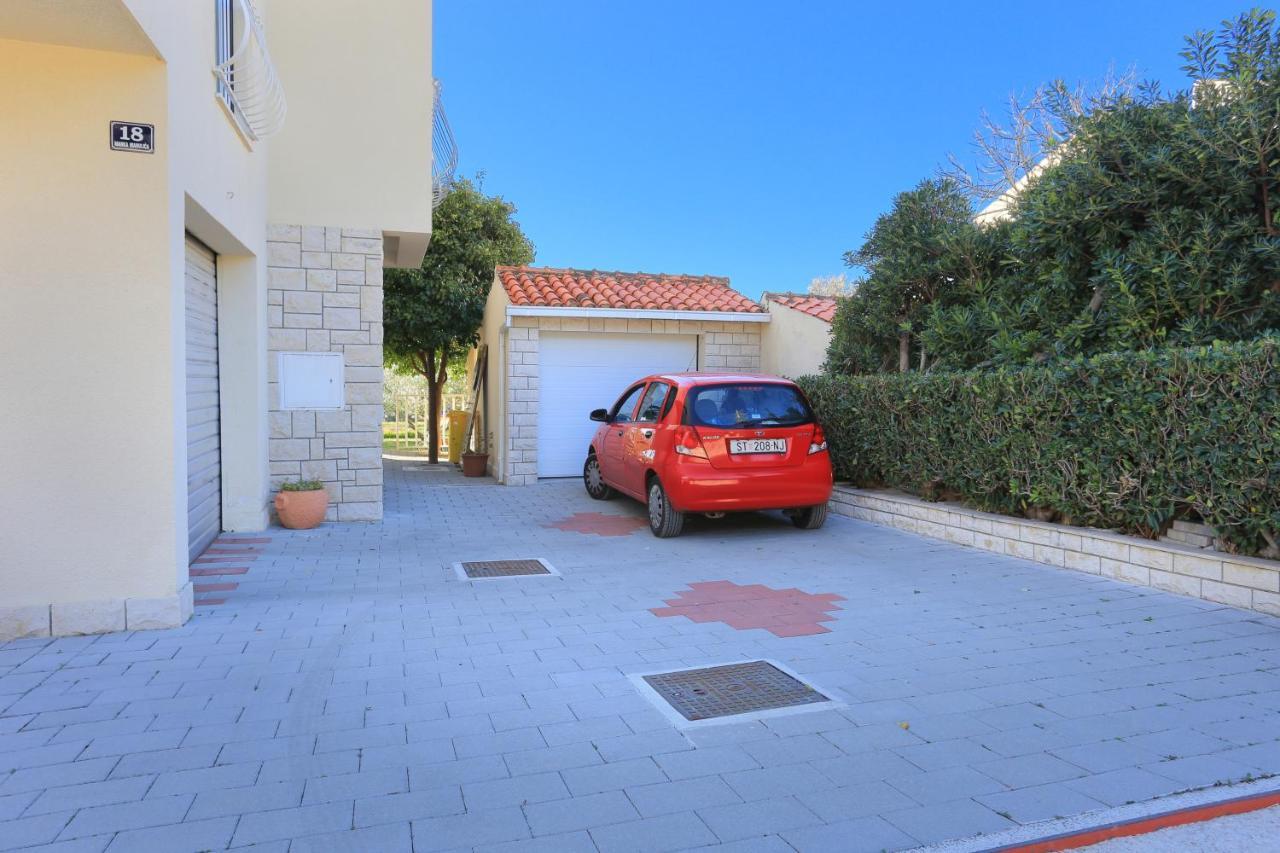 Apartments With A Parking Space Kastel Gomilica, Kastela - 19248 Экстерьер фото